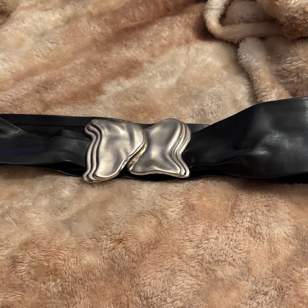 Vintage Black Leather Belt with Sculpted Silver Buckle 30” and under can wear